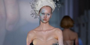 4 show that proves “fashion is art” at Paris Fall 2019 Couture Week