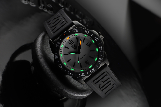 The new 39mm case of the Luminox Pacific Diver Ripple 3120M is a breath ...