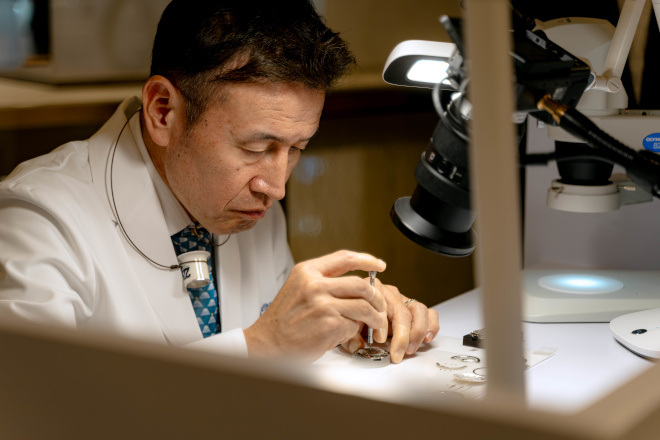 A live demonstration of the 9R Spring Drive calibre assembly by a Grand Seiko master watchmaker, Mr. Junya Kamijo.